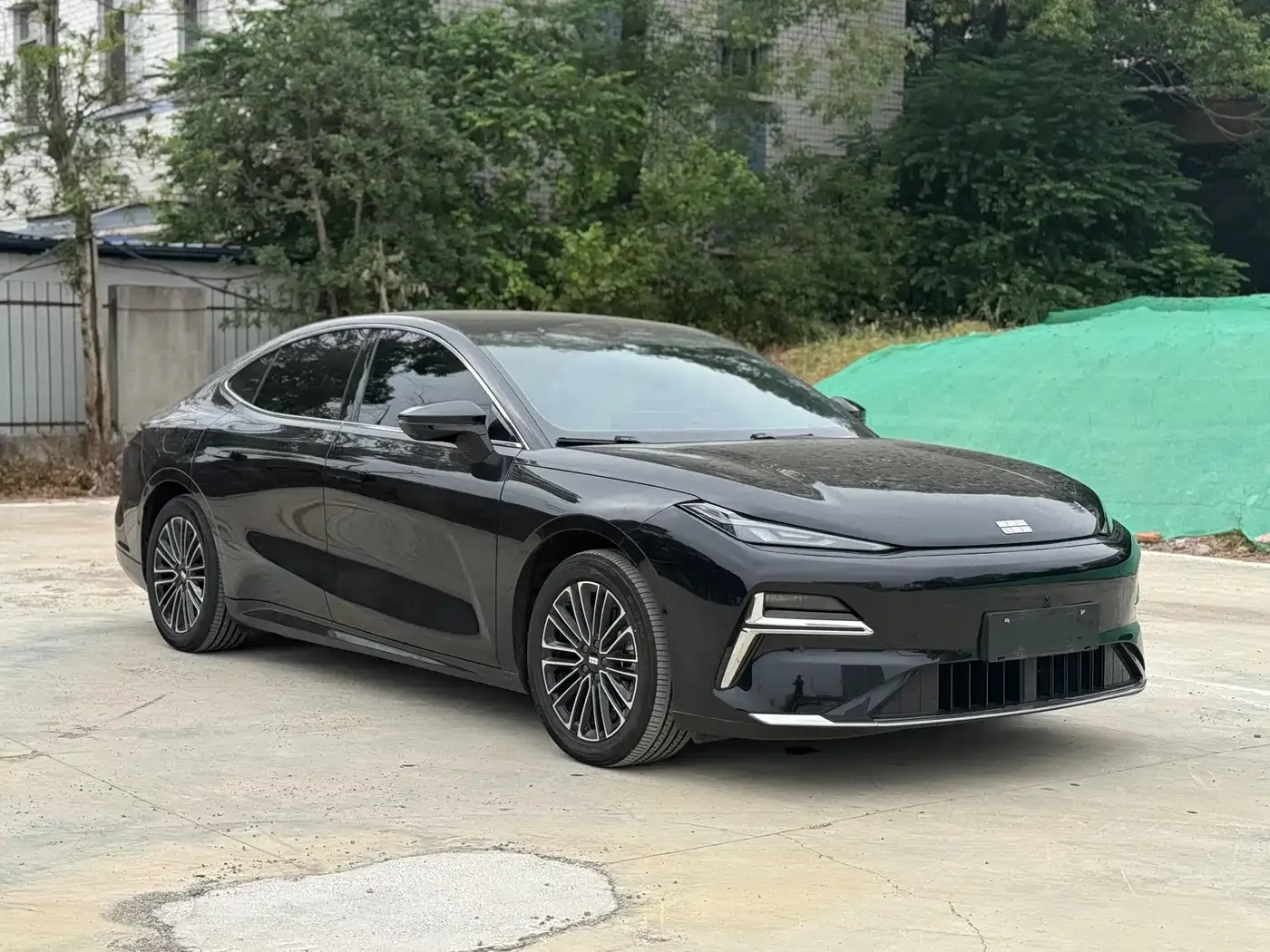 Geely Galaxy Galaxy Xingyao 8 2025 130km EM-i Premium Edition — Фото автомобиля 3