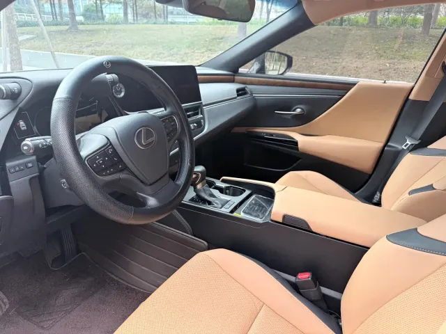 Lexus ES — Фото автомобиля 5
