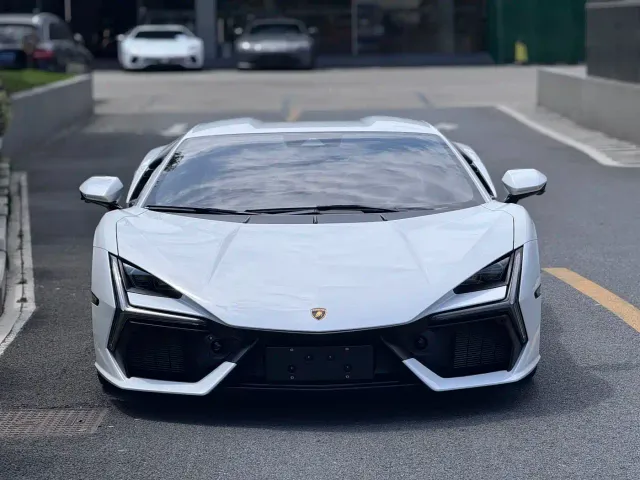 Lamborghini Revuelto — Фото автомобиля 2