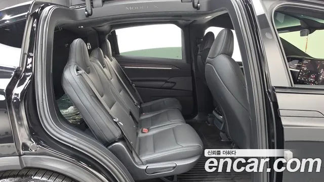 Tesla Model X — Фото автомобиля 11