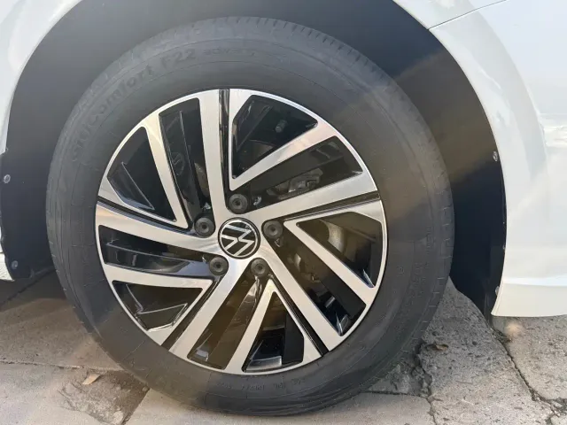 Volkswagen Lavida — Фото автомобиля 6
