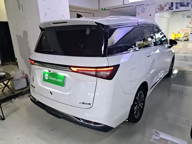 Wuling Jiachen — Фото автомобиля 6