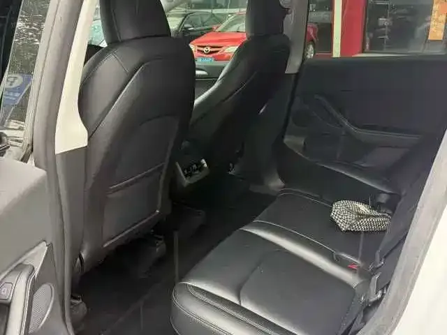 Tesla Model Y — Фото автомобиля 4