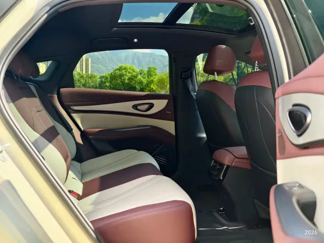 BYD Seal 07 DM-i — Фото автомобиля 6