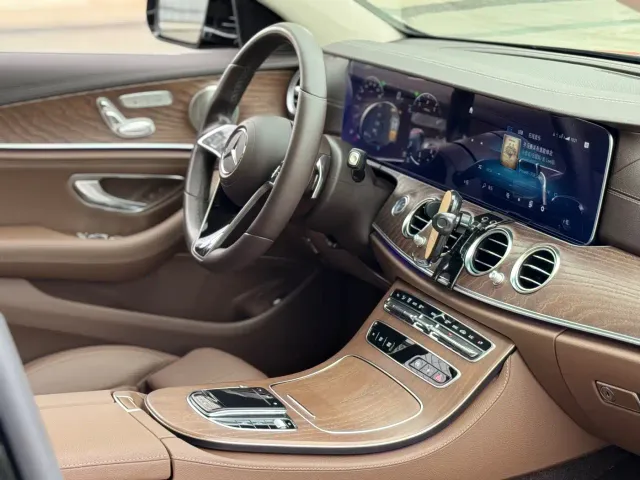Mercedes-Benz E-Class — Фото автомобиля 30