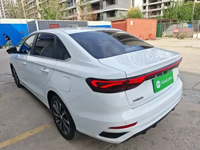 Geely Emgrand — Фото автомобиля 4
