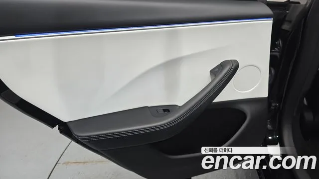 Tesla Model 3 — Фото автомобиля 25