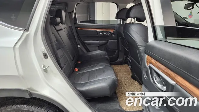 Honda CR-V CR-V 5-е поколение 2.0 гибрид Touring 4WD — Фото автомобиля 11