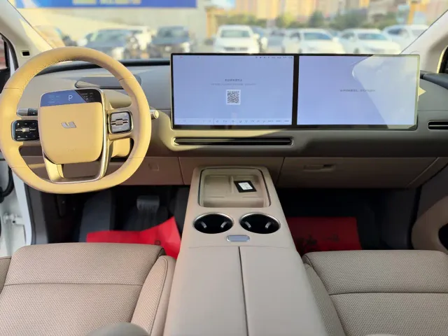 Li Auto i8 — Фото автомобиля 14