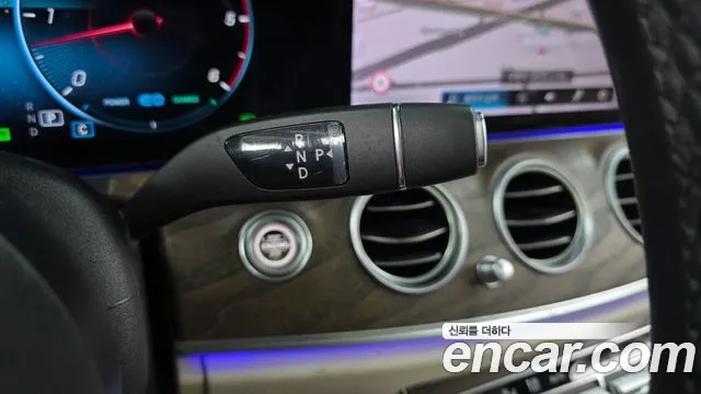 Mercedes-Benz E-Class — Фото автомобиля 5