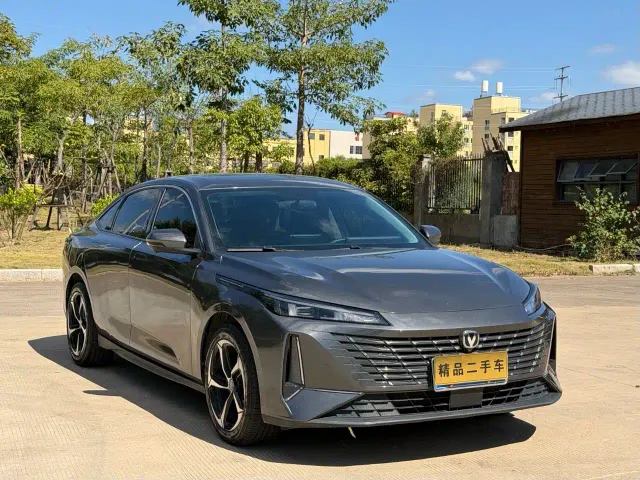 Changan Eado — Фото автомобиля 3