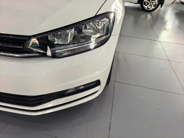 Volkswagen Touran — Фото автомобиля 3