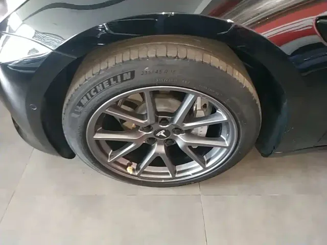Tesla Model 3 — Фото автомобиля 22