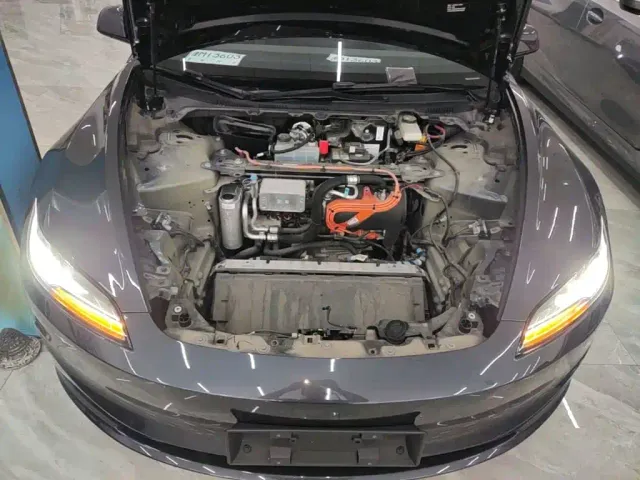 Tesla Model 3 — Фото автомобиля 19