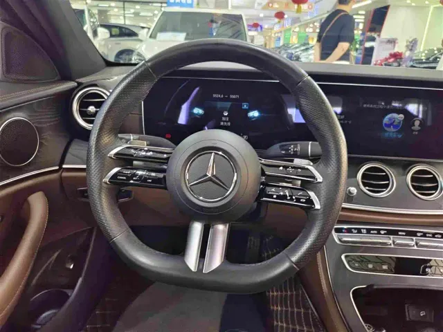 Mercedes-Benz E-Class — Фото автомобиля 6