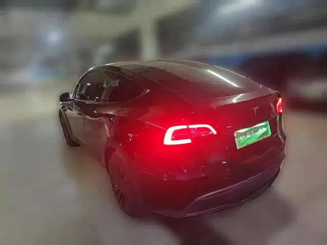 Tesla Model Y — Фото автомобиля 5