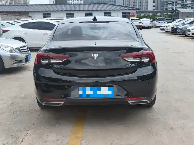 Buick Regal — Фото автомобиля 9
