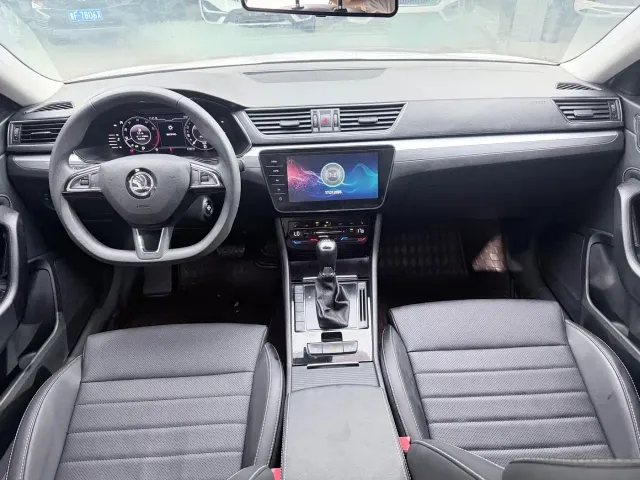 Skoda Superb — Фото автомобиля 9