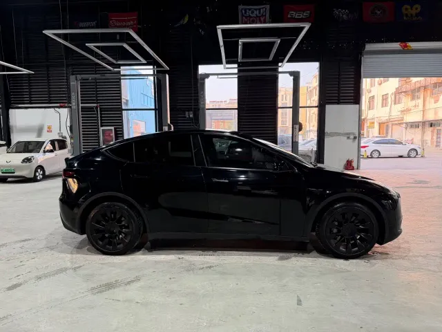 Tesla Model Y — Фото автомобиля 5