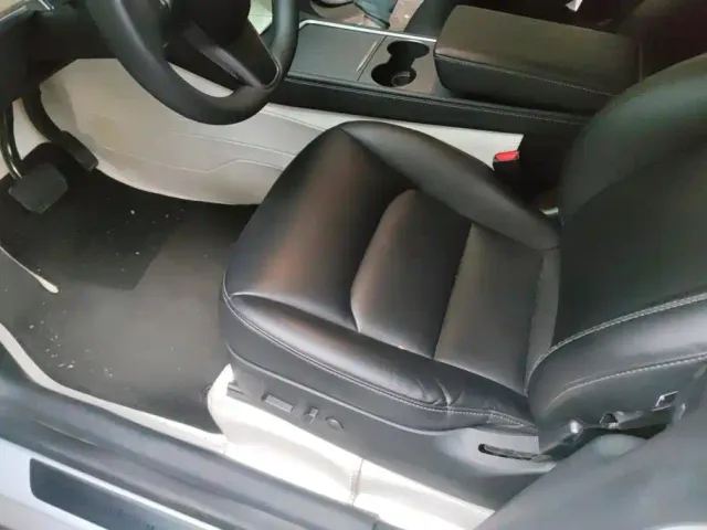 Tesla Model Y — Фото автомобиля 9