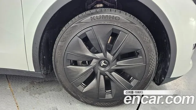 Tesla Model Y — Фото автомобиля 5