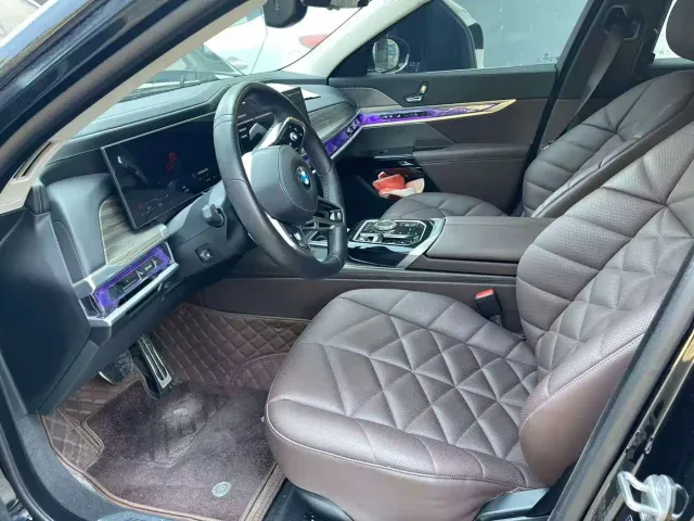 BMW 7 Series — Фото автомобиля 8