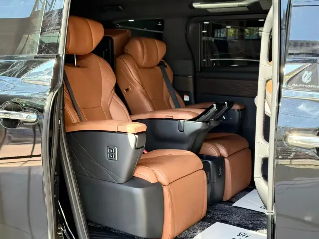 Toyota Alphard — Фото автомобиля 11