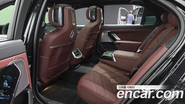 BMW 7 Series G70 — Фото автомобиля 17