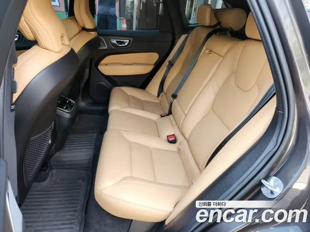 Вольво XC60 — Фото автомобиля 20