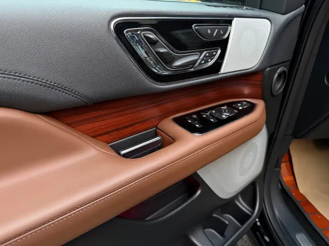 Lincoln Navigator — Фото автомобиля 6