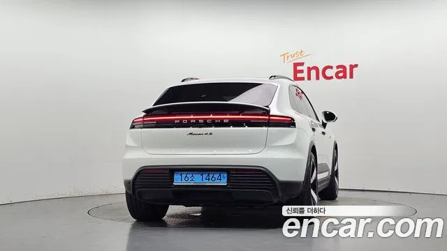 Porsche Macan — Фото автомобиля 4