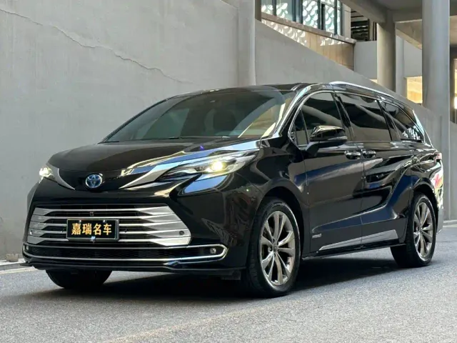 Фотография автомобиля — Toyota Sienna