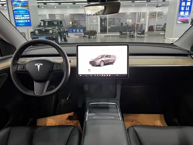 Tesla Model Y — Фото автомобиля 5