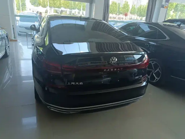 Volkswagen Passat — Фото автомобиля 5