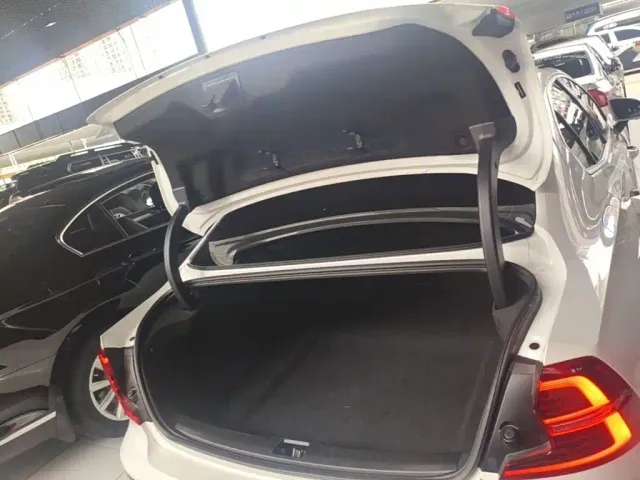 Volvo S60 — Фото автомобиля 18