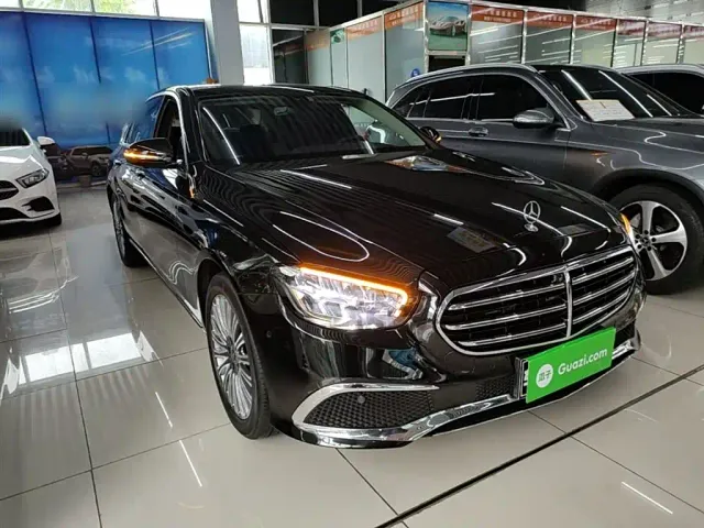 Mercedes-Benz E-Class — Фото автомобиля 3
