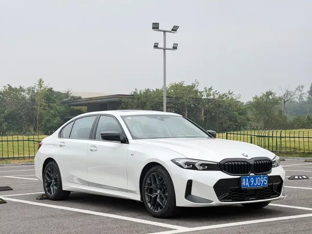 BMW 3 Series — Фото автомобиля 3