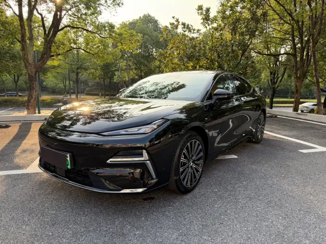 Фотография автомобиля — Geely Galaxy Xingyao 8