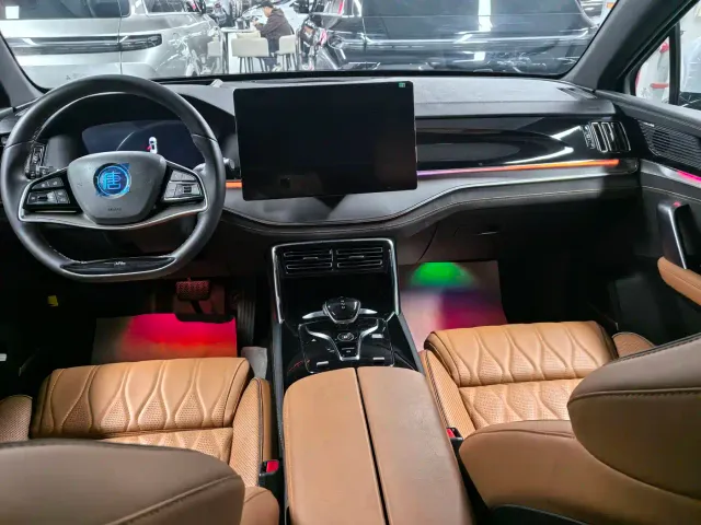 BYD Tang — Фото автомобиля 14