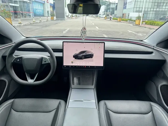 Tesla Model 3 — Фото автомобиля 7