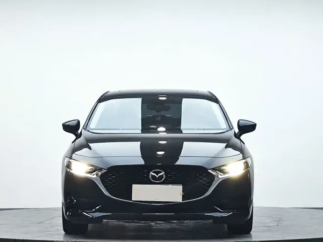 Mazda Axela — Фото автомобиля 3