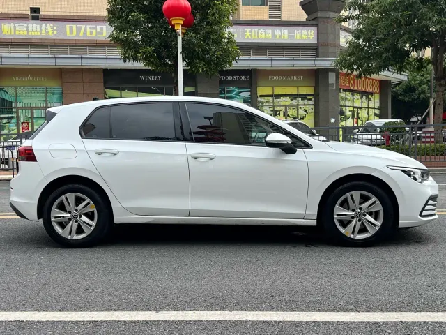 Volkswagen Golf — Фото автомобиля 8