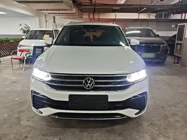 Volkswagen Tiguan L — Фото автомобиля 2