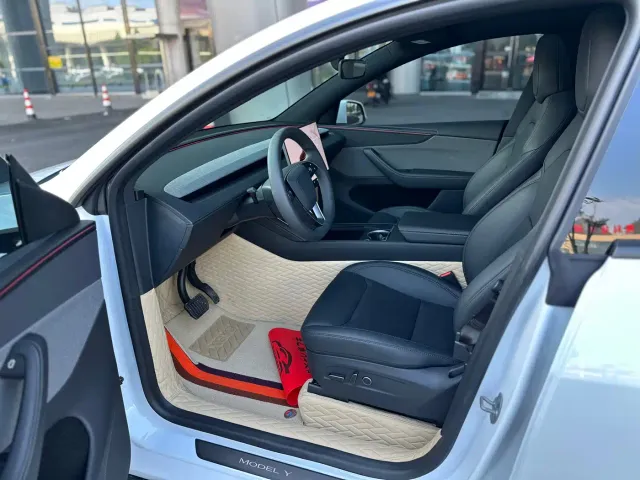 Tesla Model Y — Фото автомобиля 12