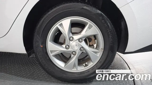 Hyundai AVANTE Avante (CN7) 1.6 LPi (Для проката) — Фото автомобиля 17