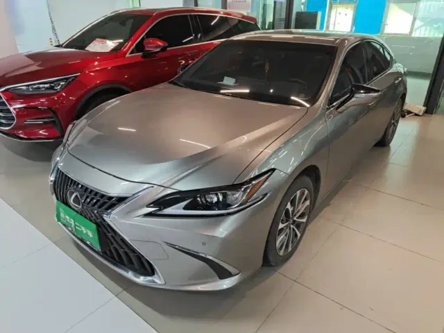 Фотография автомобиля — Lexus ES
