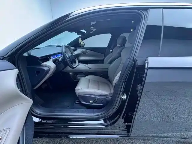 Lynk & Co Z10 — Фото автомобиля 13
