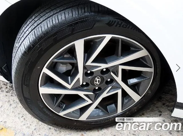 Hyundai Grandeur Grandeur (GN7) 2.5 Бензин 2WD — Фото автомобиля 20