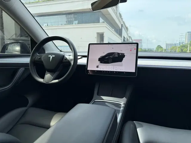 Tesla Model Y — Фото автомобиля 6