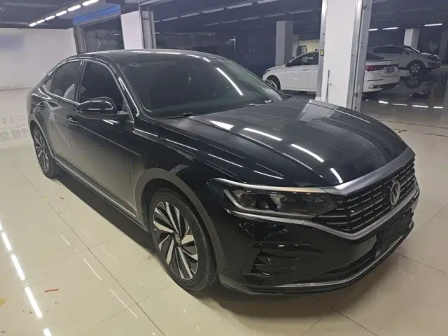 Volkswagen Passat — Фото автомобиля 3
